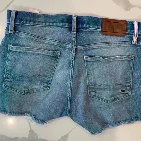 Women’s Tommy Hilfiger Cutoff Shorts. Size 30. - Picture 3 of 3